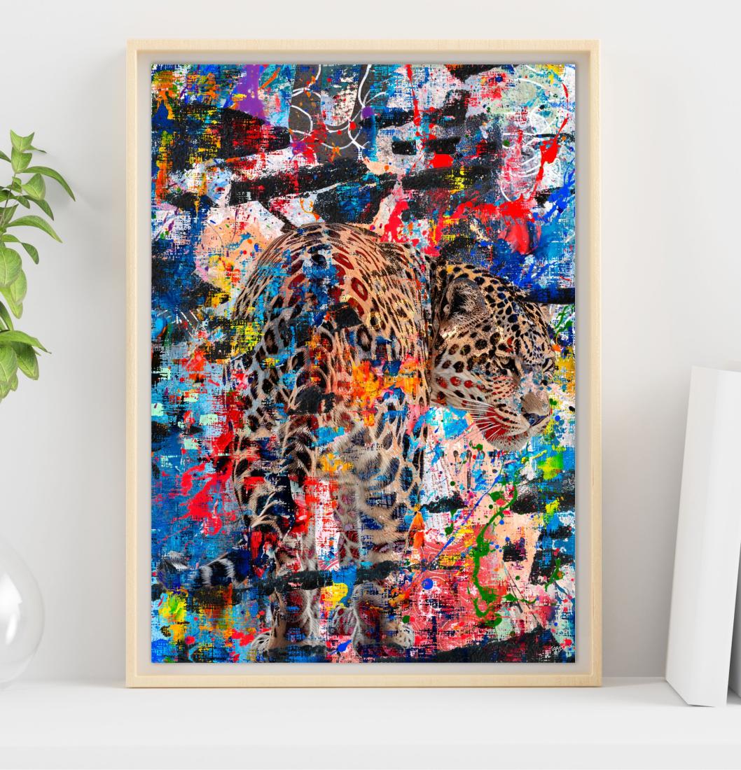 La panthère regarde